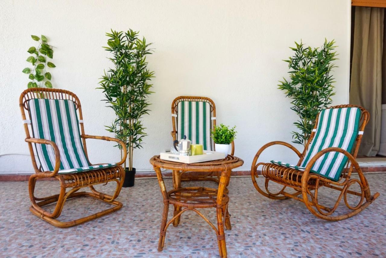Villa Aurelia -Seafront Apartment With Patio Флумини-ди-Кварту Экстерьер фото