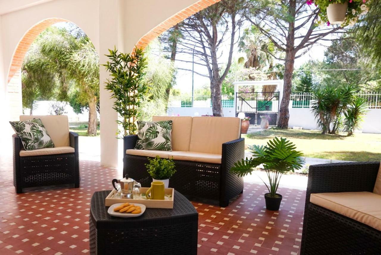 Villa Aurelia -Seafront Apartment With Patio Флумини-ди-Кварту Экстерьер фото