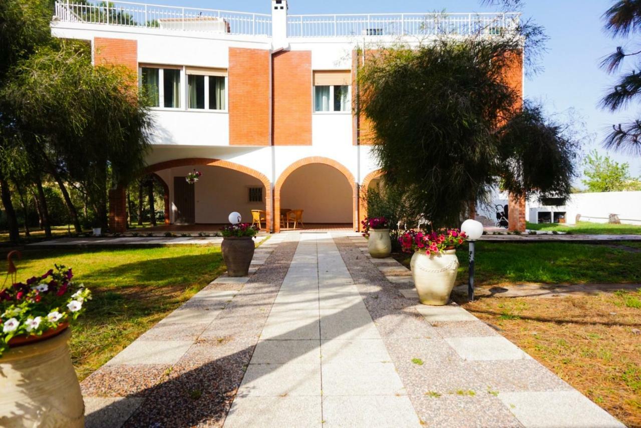 Villa Aurelia -Seafront Apartment With Patio Флумини-ди-Кварту Экстерьер фото