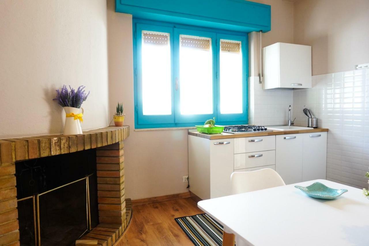Villa Aurelia -Seafront Apartment With Patio Флумини-ди-Кварту Экстерьер фото