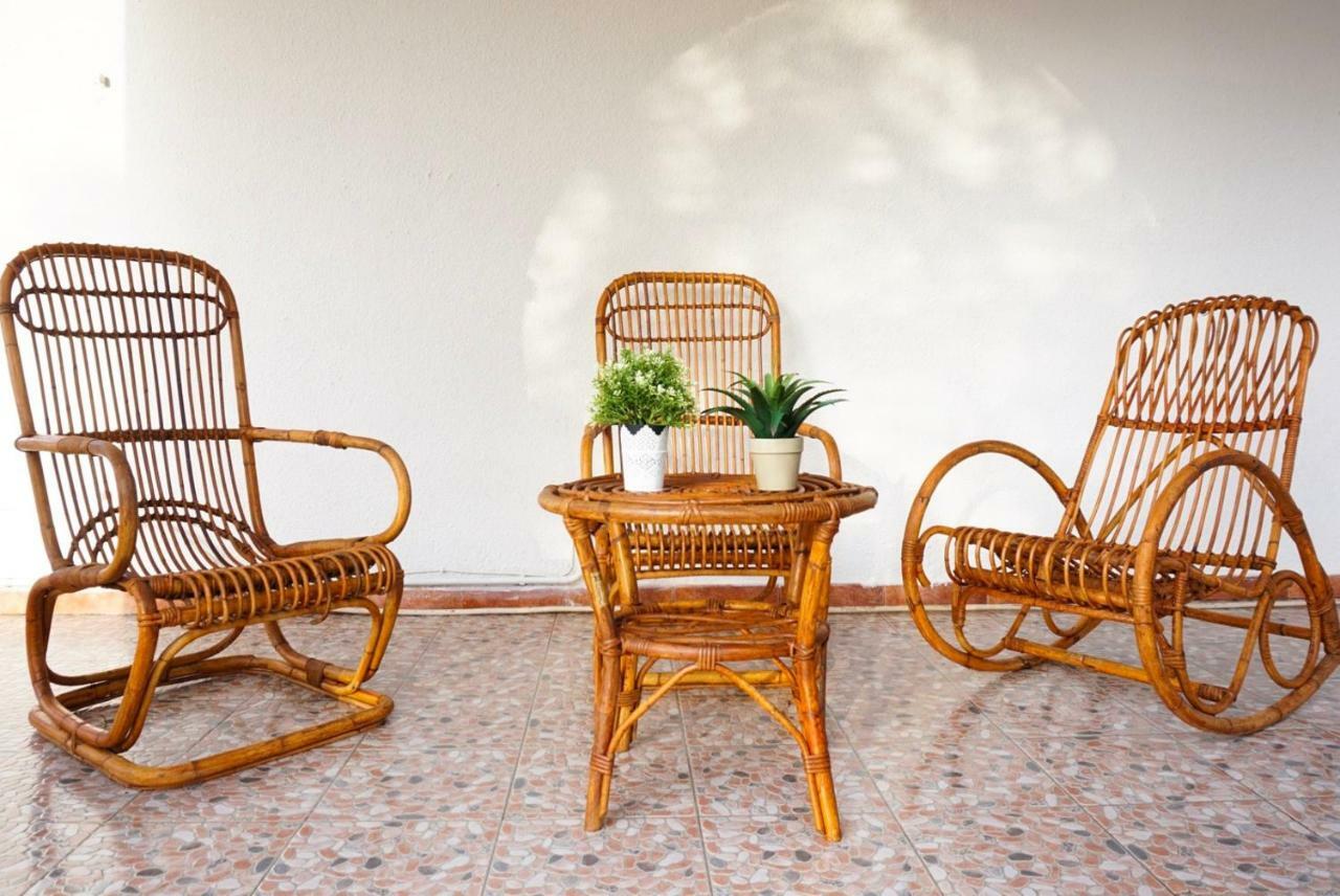 Villa Aurelia -Seafront Apartment With Patio Флумини-ди-Кварту Экстерьер фото