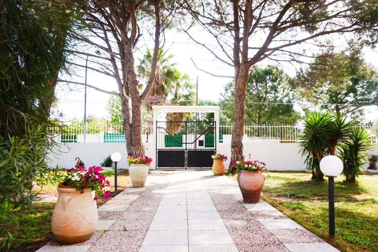 Villa Aurelia -Seafront Apartment With Patio Флумини-ди-Кварту Экстерьер фото
