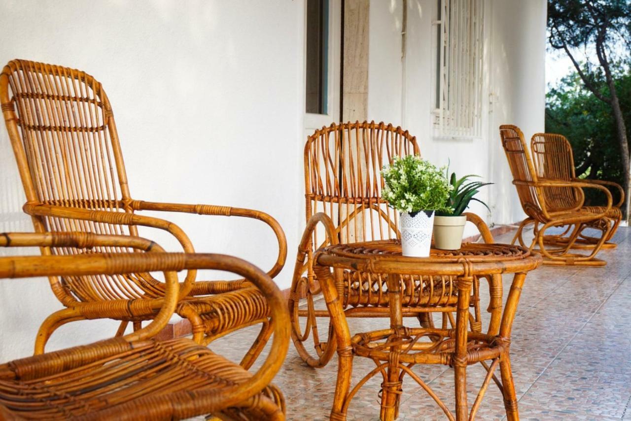 Villa Aurelia -Seafront Apartment With Patio Флумини-ди-Кварту Экстерьер фото