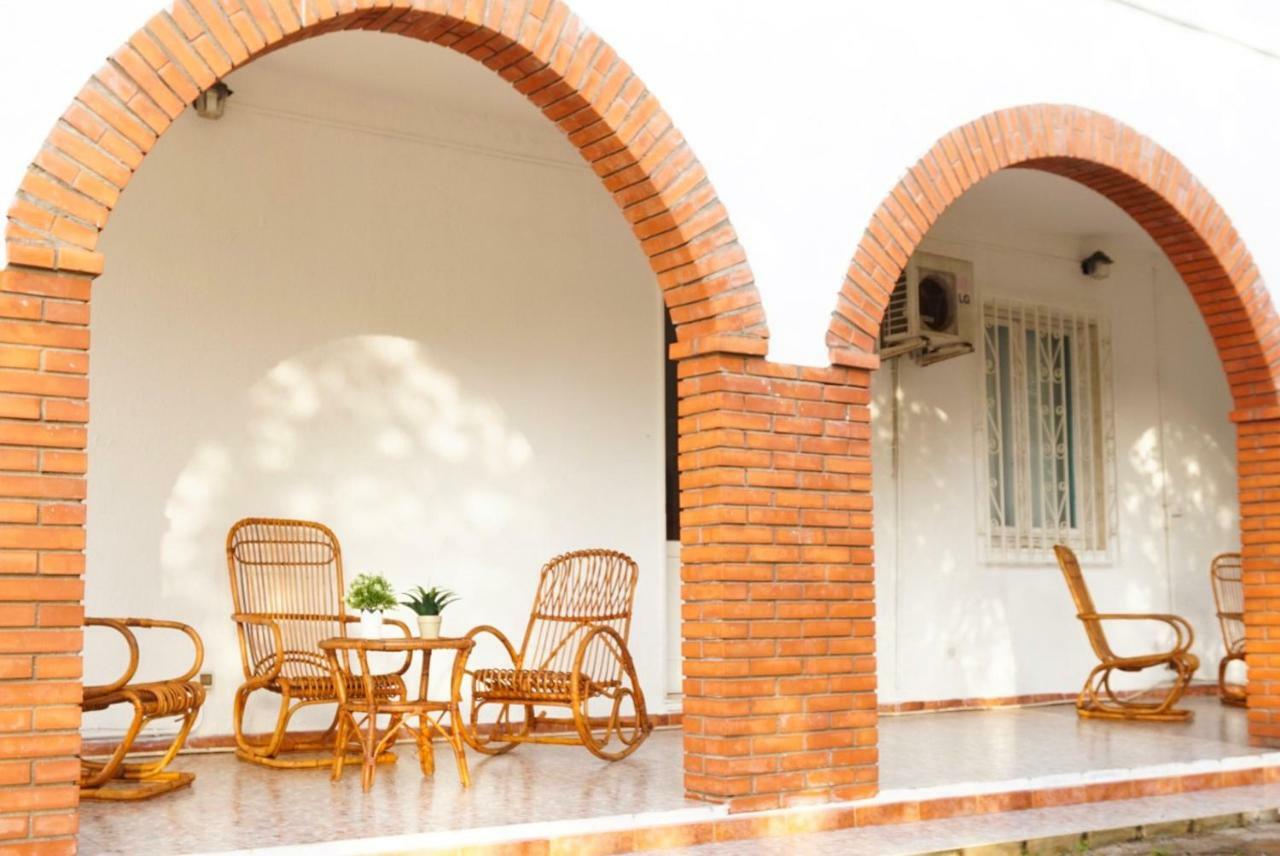 Villa Aurelia -Seafront Apartment With Patio Флумини-ди-Кварту Экстерьер фото